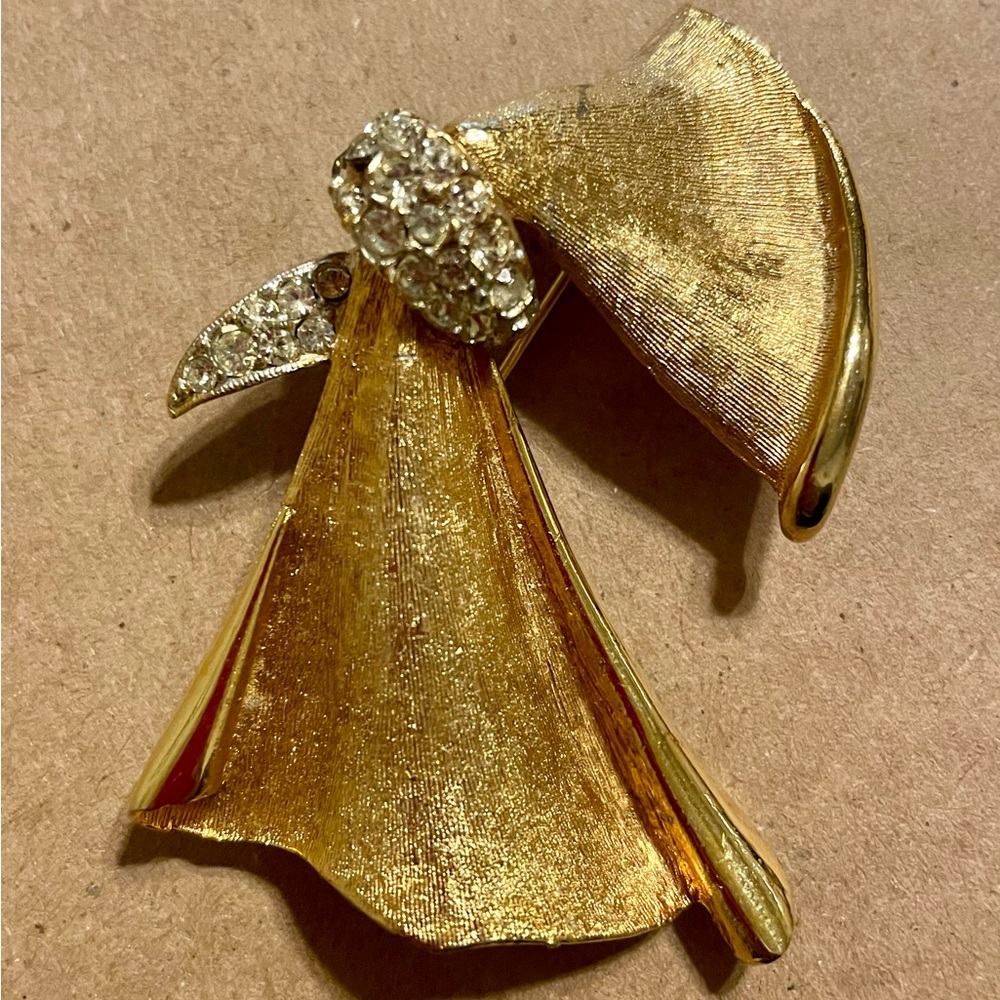 Elegant vintage Brooch